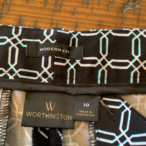 Worthington Capris, Size 10, EUC, Black, Blue and White. - Picture 10 of 11
